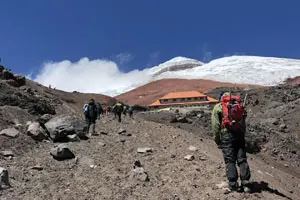 Puedes escalar desde el parqueadero hasta el refugio José Ribas que está a los 4864 metros de altura sobre el nivel del mar