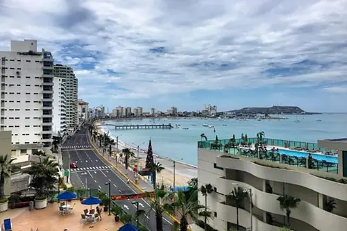 Costa del Ecuador y Ruta hacia Salinas