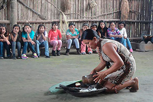 Visita a las comunidades indígenas de la selva de Ecuador 